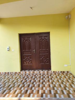 APARTMENT, 1 MASTER BEDROOM, LIVING ROOM, SLEEPS 4, GROUND FLOOR, 2 WALK IN SHOWERS, 2 TOILETS, WIFI, HOT WATER, 20 MINUTES TO KOTOKA INTERNATIONAL AIRPORT, 24 HOUR SECURITY, GARDEN, RESTAURANT, BAR, CLOSE TO PALACE MALL, ACCRA Mall - Housity