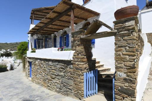 Evilion traditional house - Housity