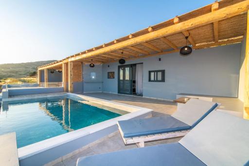Sunset junior suites - Housity