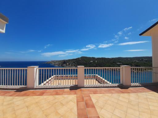 Overlooking the sea Santa Teresa Gallura - Housity