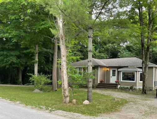 Cheerful 4-bedroom cottage in nature setting - Housity