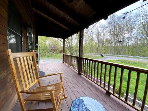 Cozy Cabin w/ 10 Min Walk to Downtown Catskill - Housity