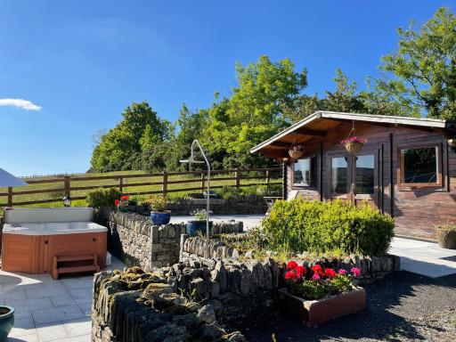 Chalet Free Sauna & Spa SuperKing bed - Housity