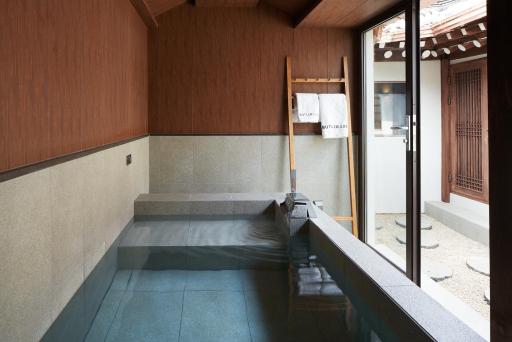 Luxury hanok with private bathtub - SW08 - Housity