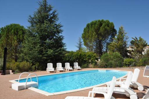 Maison charmante a Rustrel avec piscine et terrasse - Housity