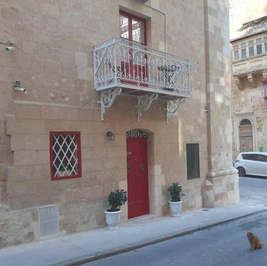 Cozy Corner House in Valletta - Authentic! - Housity