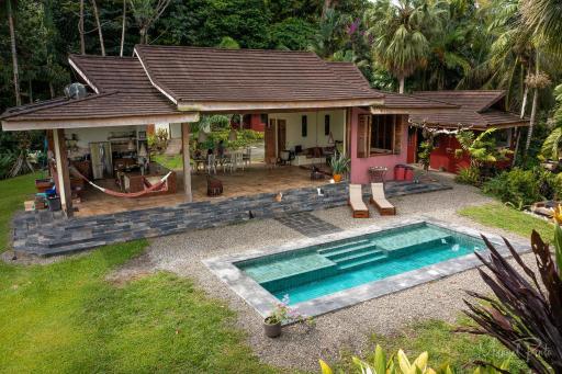 Luxury Villa Macaw Pool House with FiberOp and Oceanviews - Housity