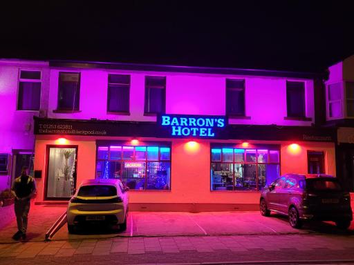 Barrons Hotel - Housity