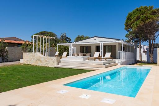 Sea View White Villa - Housity