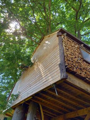 Cabane suspendue dans les arbres - Housity