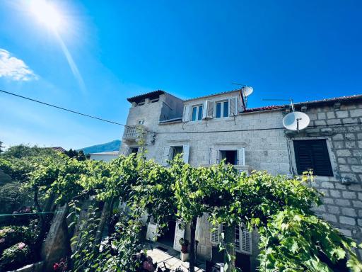 Jakov Apartments - Housity