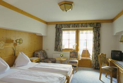 Kaiserhotel Neuwirt - Housity