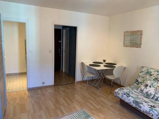 Aubenas plein centre tout près du château - Housity