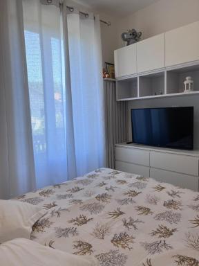 I NARCISI Appartamento fronte Lago Maggiore - Housity