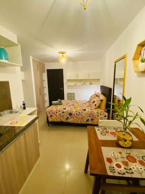 Estudio elegante y cálido - Housity