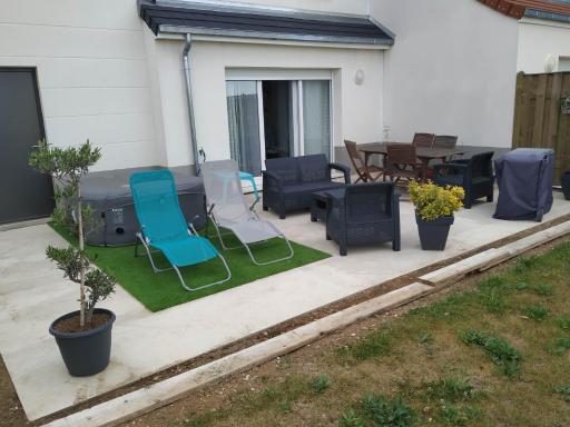charmante maison au calme avec jardin, terrasse et jacuzzi - Housity