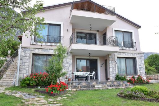 Almond House - Housity