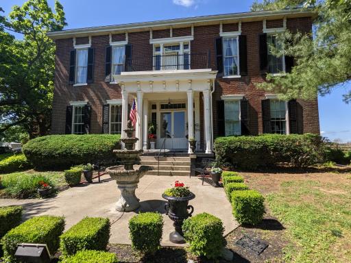 Maple Hill Manor Bed & Breakfast - Housity