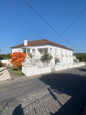 Casa das Uveiras - Housity
