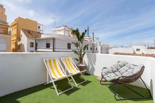 Enjoy Estepona at our Fully equipped 2BR Town House, Beach- 1MIN - Housity
