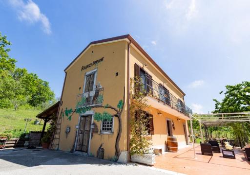 Agriturismo in Borgo Medievale in Irpinia - Housity