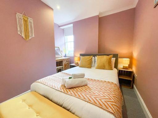 Lively & Energetic 2BR on The Royal Mile - Housity