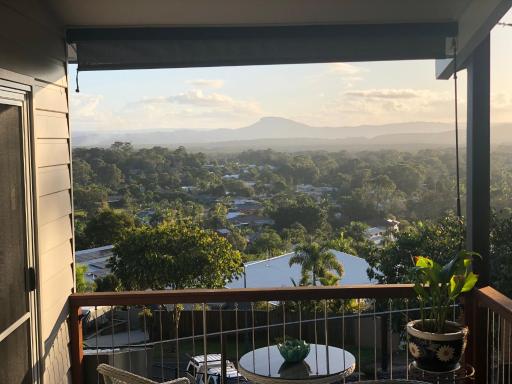 Self Contained Apartment, Queen bed, Own deck & great views - Housity