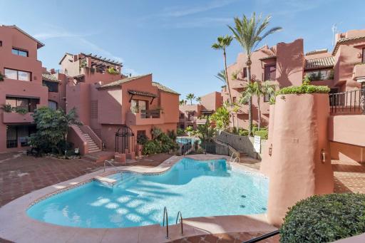 Modern apartment close to the beach, Elviria - Housity