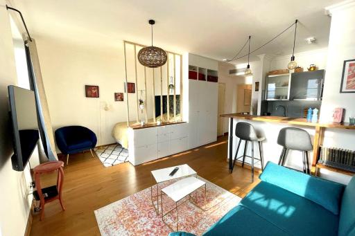 Studio Facing The Sea In Downtown Marseille - Housity
