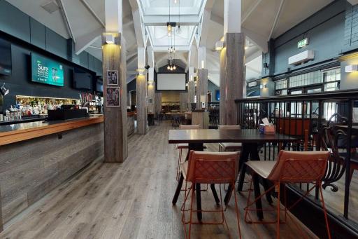 Village Hotel Liverpool - Housity