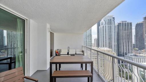 Amazing one Bedroom in the heart of Brickell Miami 32nd floor - Housity