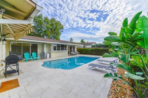 Luxury Pool House 3BR at Hollywood Hills, Lovely Place - Housity