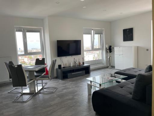 Marvelous 4 Room Penthouse Rooftop Terrace W14+W15 - Housity