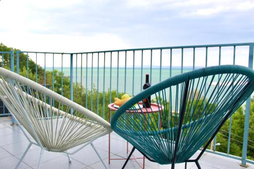 SUNSET ART Beach Front - Housity