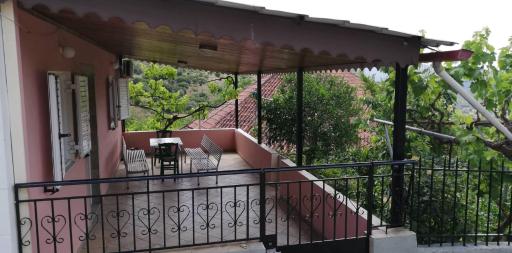Doulis House - Housity