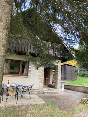 Kleines Haus am Waldrand - Housity