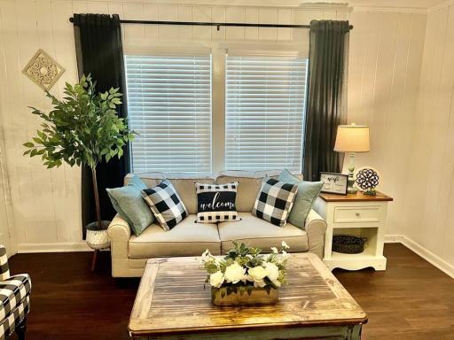Farmhouse At The Quadruplex; Beautiful, Spacious - Housity
