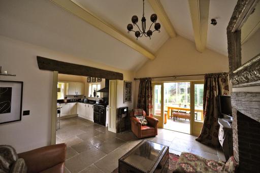 Black Horse Beamish - Housity