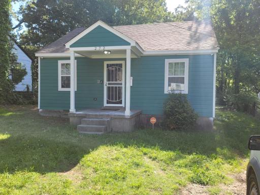 Cottage near Overton Park W/ 5 Large Beds and SOFA - Housity