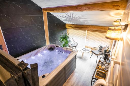 Les Charmes du Lac Gite Romantique avec jacuzzi privatif - Housity
