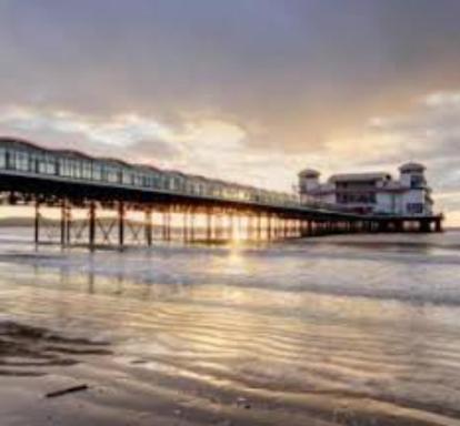 Just minutes from the Grand Pier - Housity