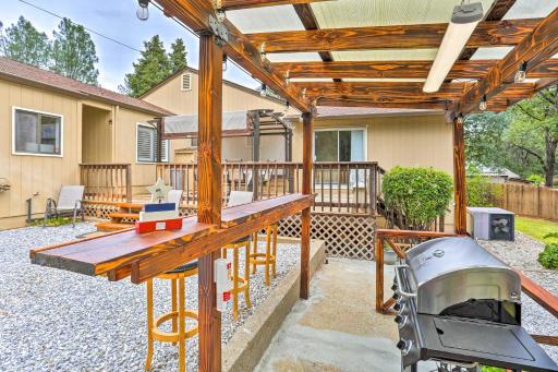 Shasta Lake Escape Near Redding with Fire Pit! - Housity