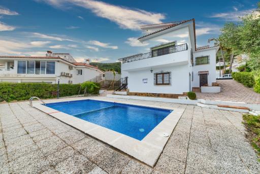 Holidays2Malaga Andalusian house style with pool in Alhaurin de la Torre - Housity