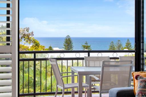 6 Seabreeze Spacious Newly Renovated Apartment with Ocean Views - Housity