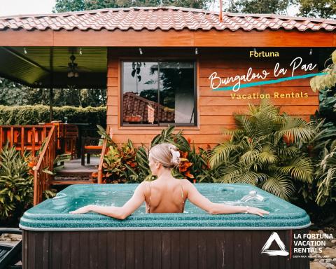 Romantic Bungalow la Paz in la Fortuna Private Jacuzzi - Housity