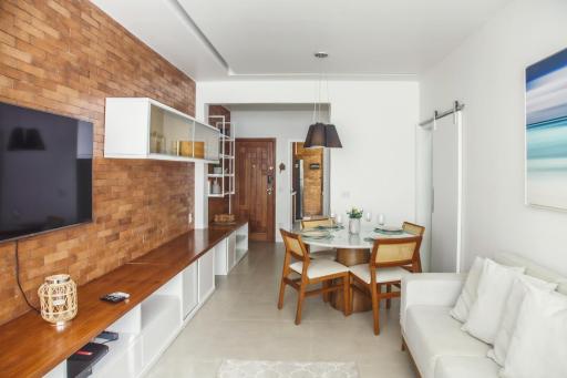 Agradável no Leme - 100m da praia - GS703 Z5 - Housity