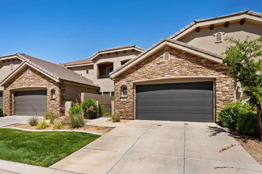 Coral Escape - Housity