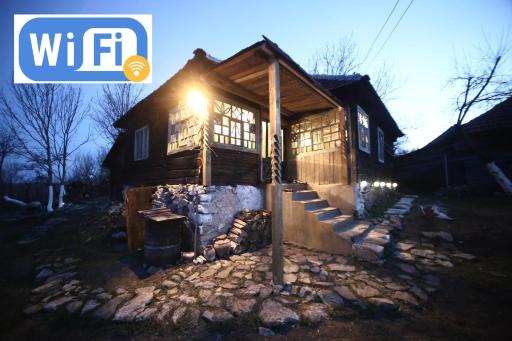 Casa Padureana - Log House from 1860 - Housity
