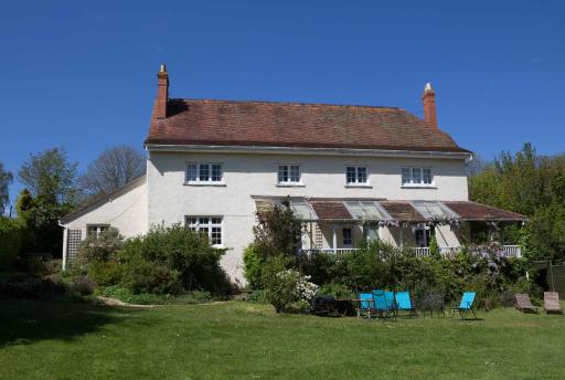 Rural farmhouse in Exmoor, sleeps 12, dog friendly - Housity