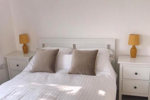 Dingley Dell - Superb location for Truro in private accommodation - Housity